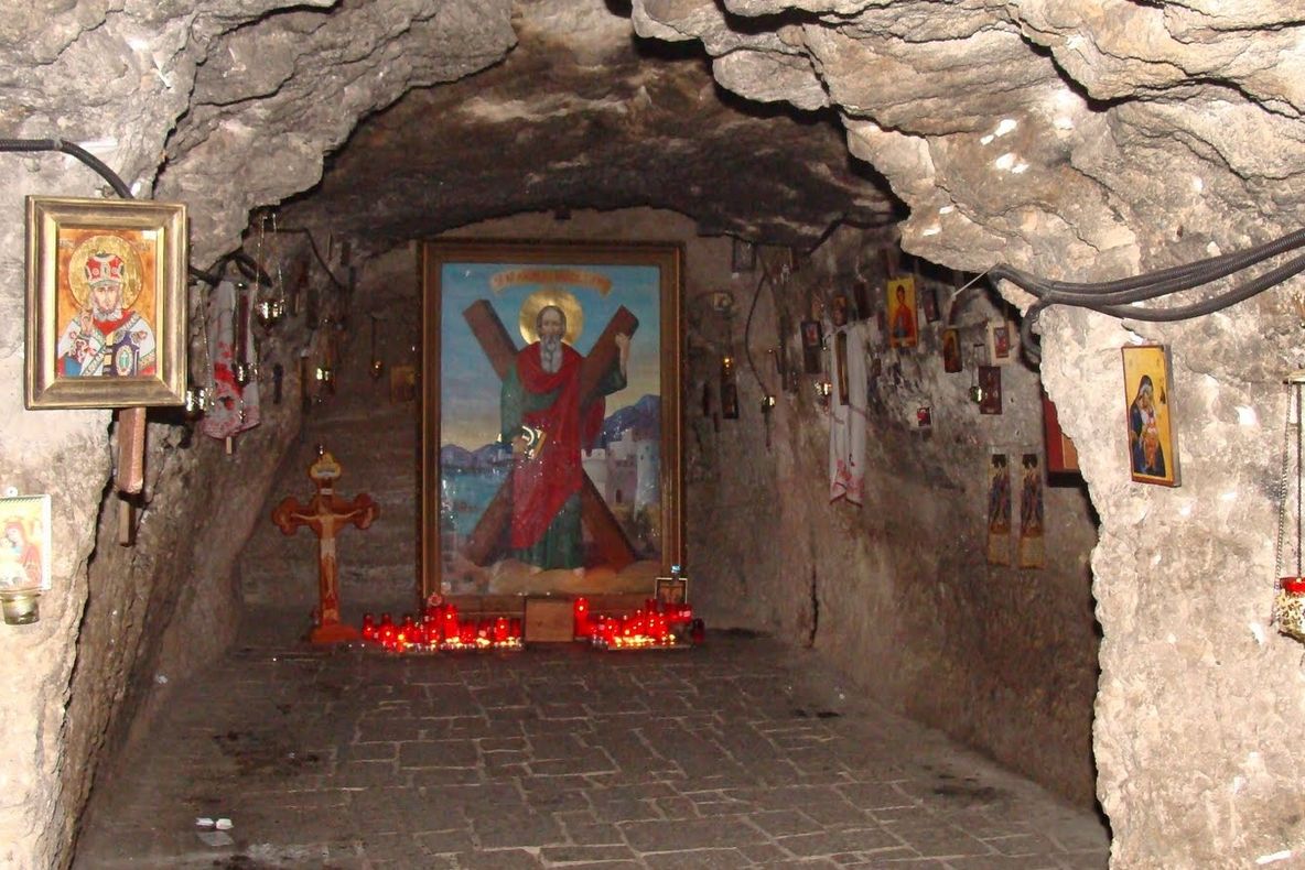 Sf. Andrei: Cine a fost cel cunoscut drept „apostolul românilor”. Peștera Sfântului Andrei, la 90 de minute de Călărași