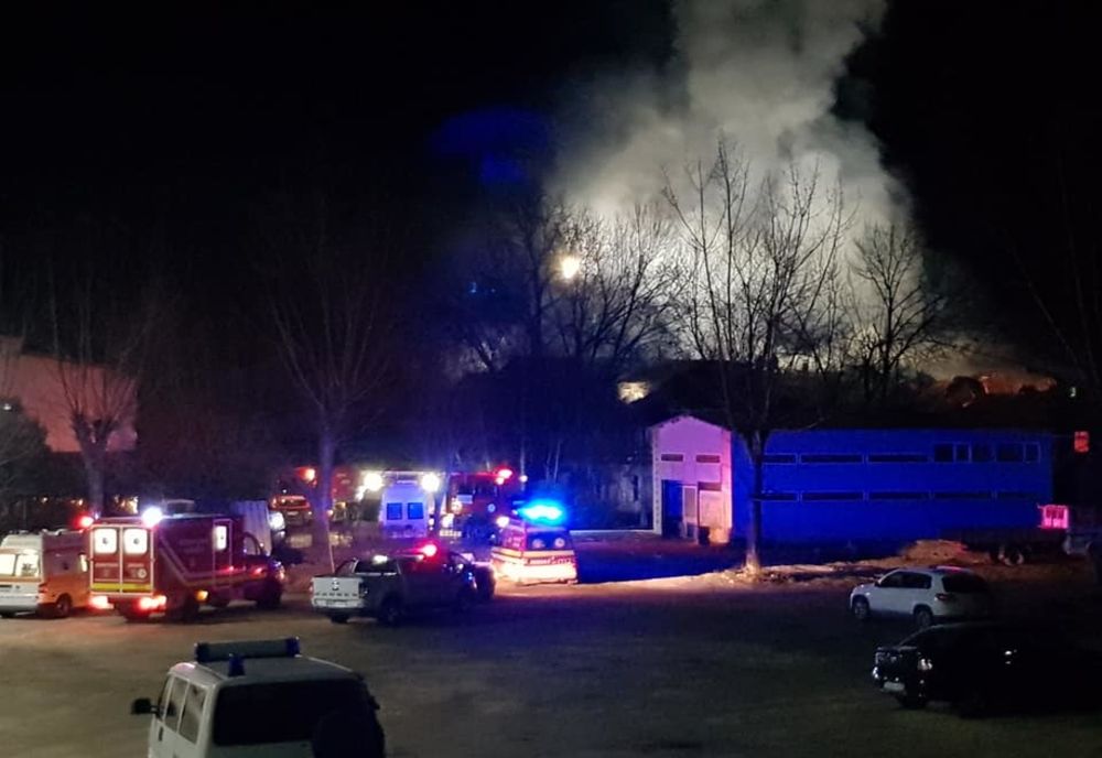 Video+Foto | Trei clădiri din cadrul Complexului Albatros - Podul 4 cuprinse de foc