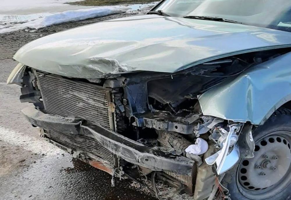 Accident rutier în localitatea Drajna, pe DN 21, între două autoturisme şi un autocamion