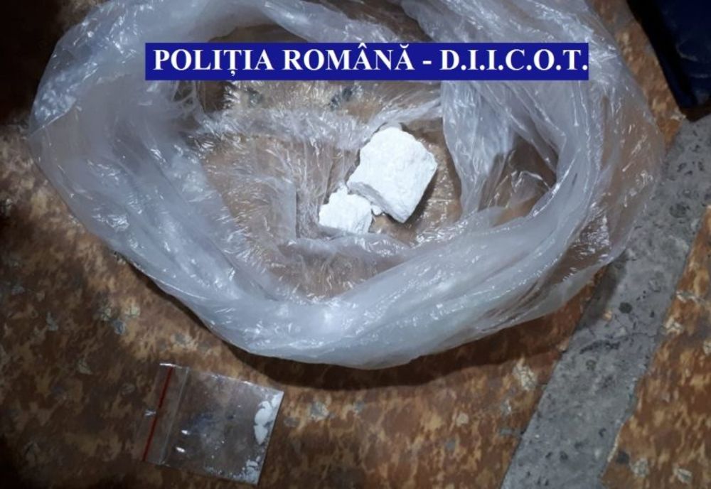 Flagrant delict și percheziții pe raza județelor Călărași și Ialomița, într-un dosar de trafic de droguri de mare risc