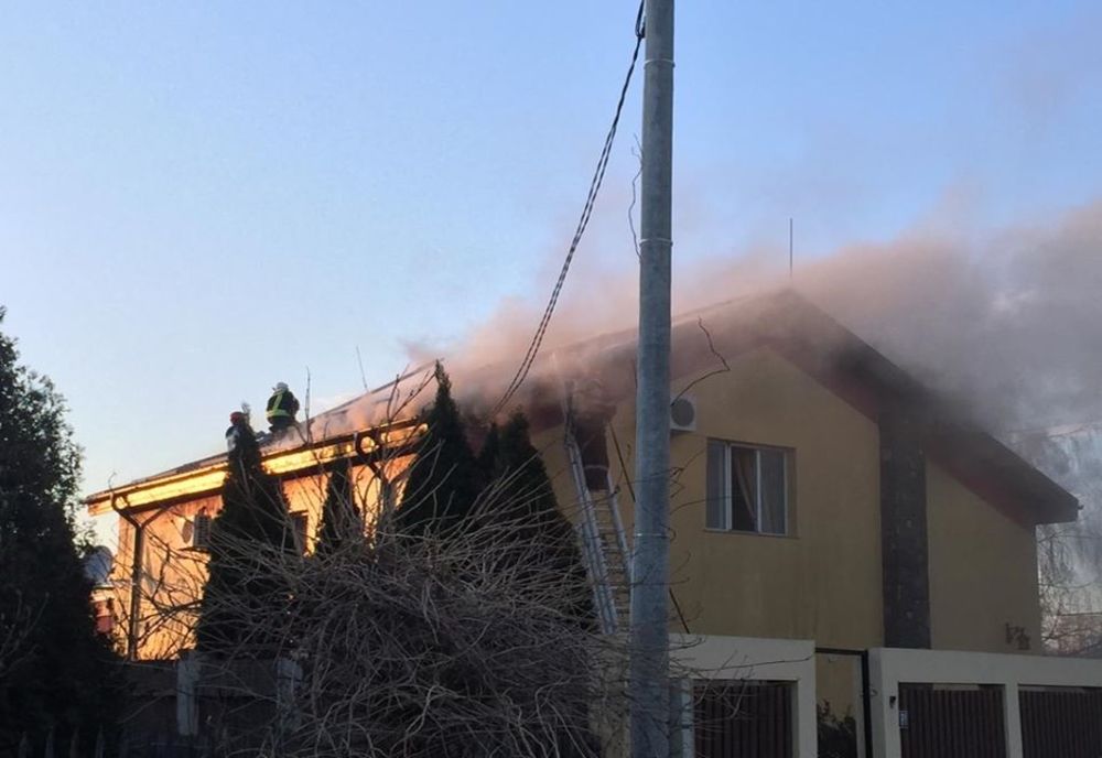 Incendiu de locuință în localitatea Dârvari, comuna Tămădău
