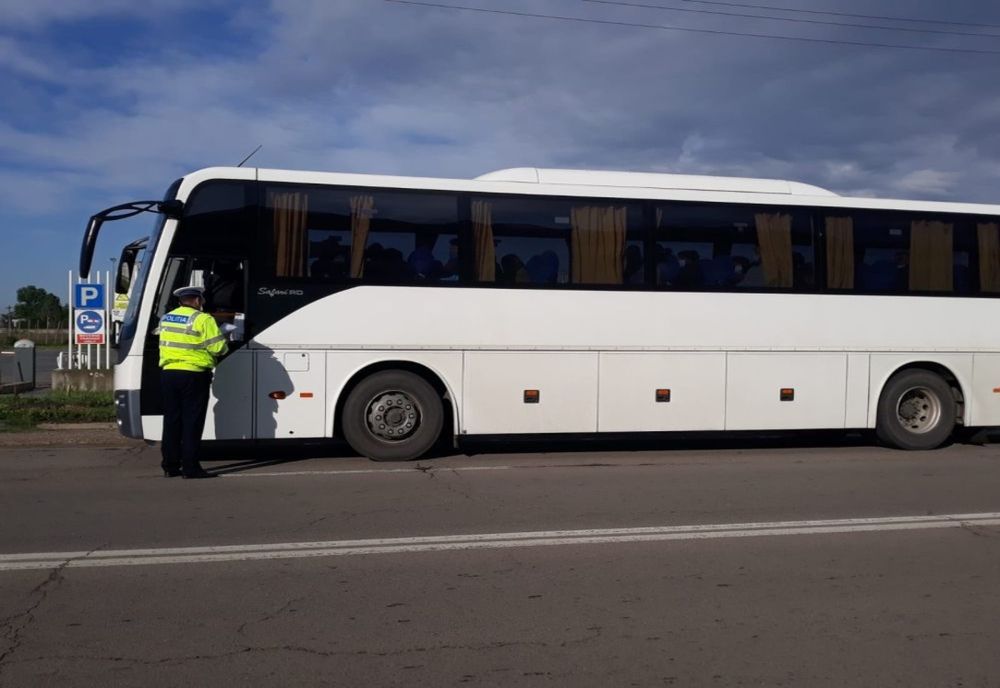 Autovehiculele destinate transportului de persoane și mărfuri, verificate de polițiști