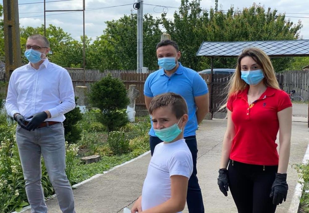 Dragoș Coman, secretar de stat în MTS, a donat echipamente de fotbal și mingi copiilor defavorizați din județul Călărași