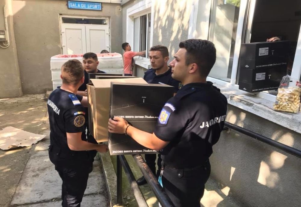 Crucea Roșie Călărași a donat produse de protecție și dezinfecție către Jandarmeria Călăraşi