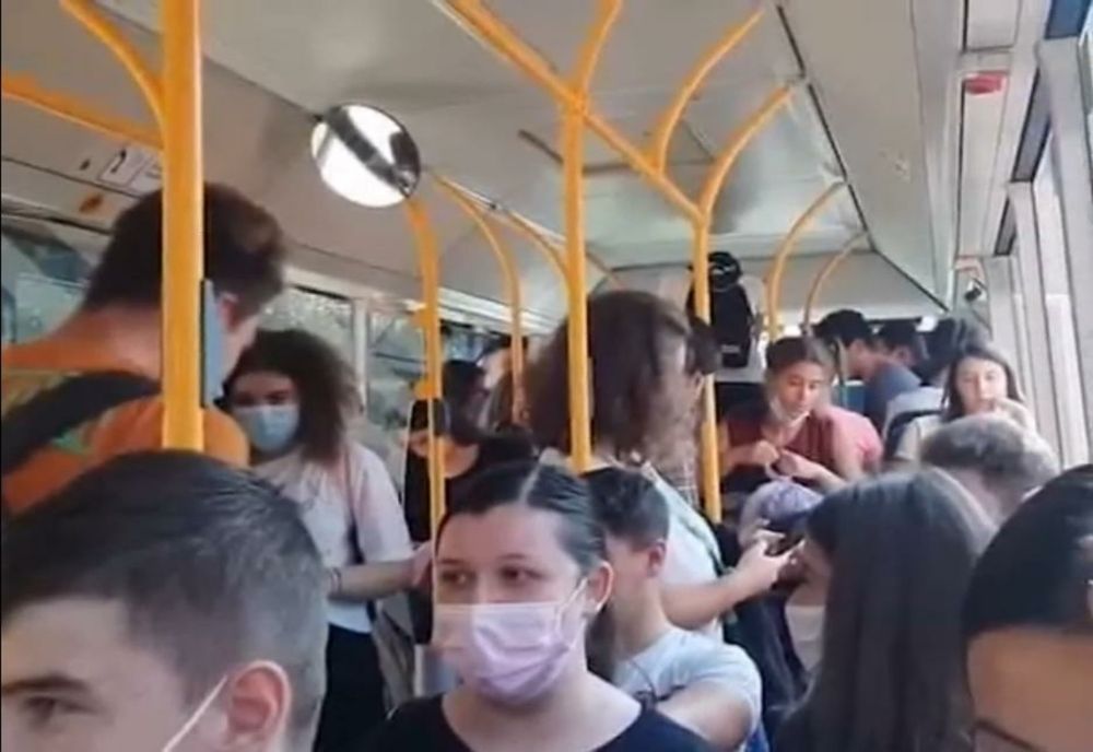 VIDEO| Pasageri îngrămădiți și fără măști in autobuz. Pericol de contaminare