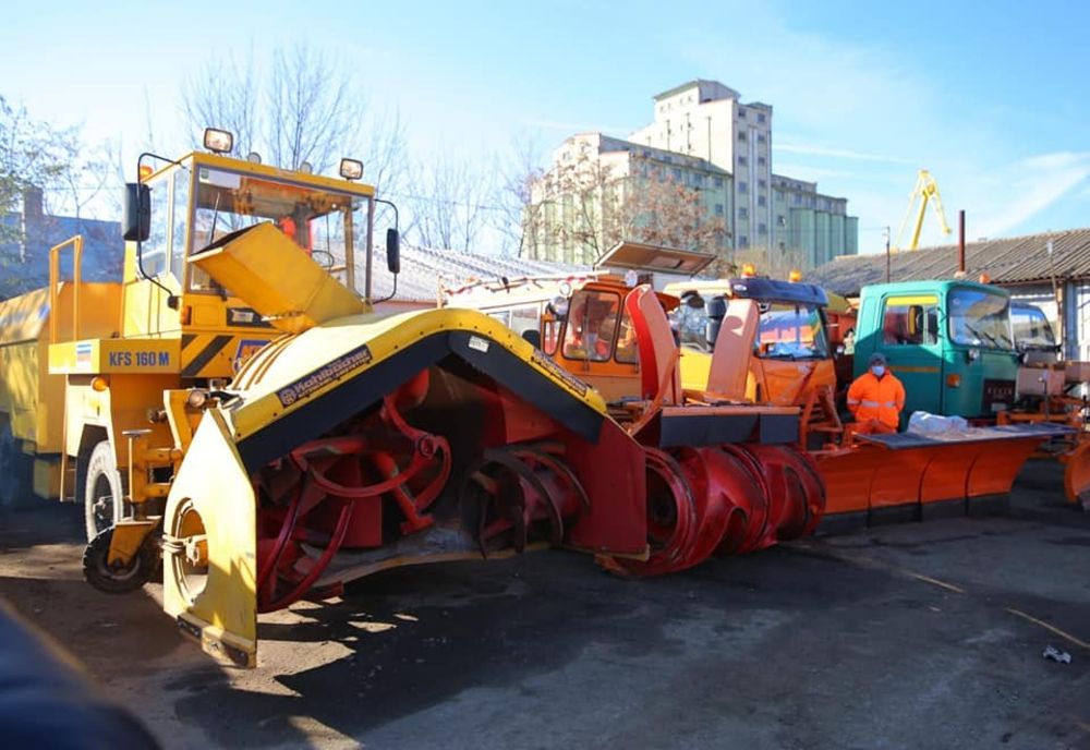 56 de utilaje, pregătite pentru deszăpezire de drumarii călărășeni