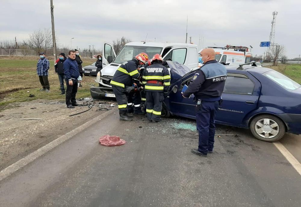 Impact violent, două persoane rănite