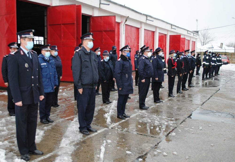 Şase pompieri militari din cadrul I.S.U. Călărași au fost înaintați în grad înainte de termen