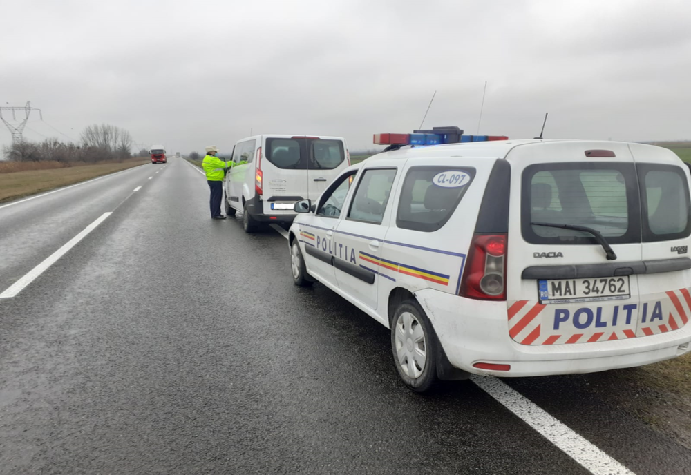 Razii de amploare. Șoferi prinși fără centură, sancțiuni și pentru folosirea telefonului mobil