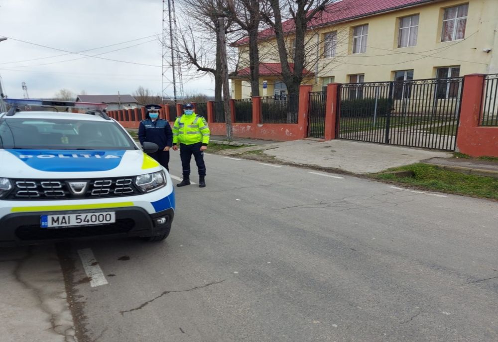 Poliţiştii continuă acţiunile de prevenire în incinta şi zona adiacentă unităţilor de învăţământ