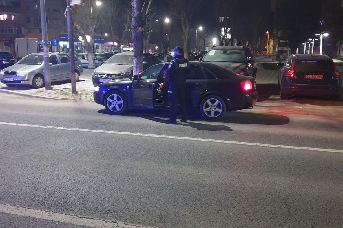 Amenzi de 17.700 lei pentru nepurtarea măştii şi nerespectarea distanţării