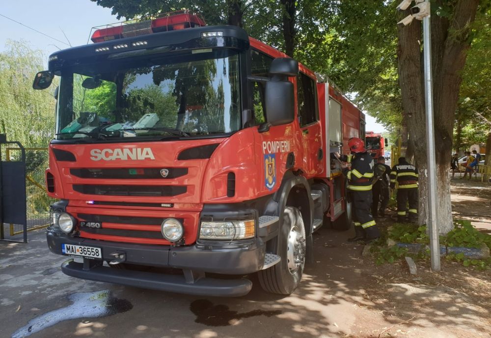 FOTO Incendiu la Clubul Sportiv Şcolar din Călăraşi