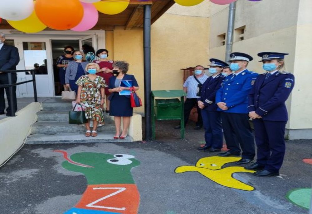 Polițiștii călărășeni alături de elevi,la început de an școlar
