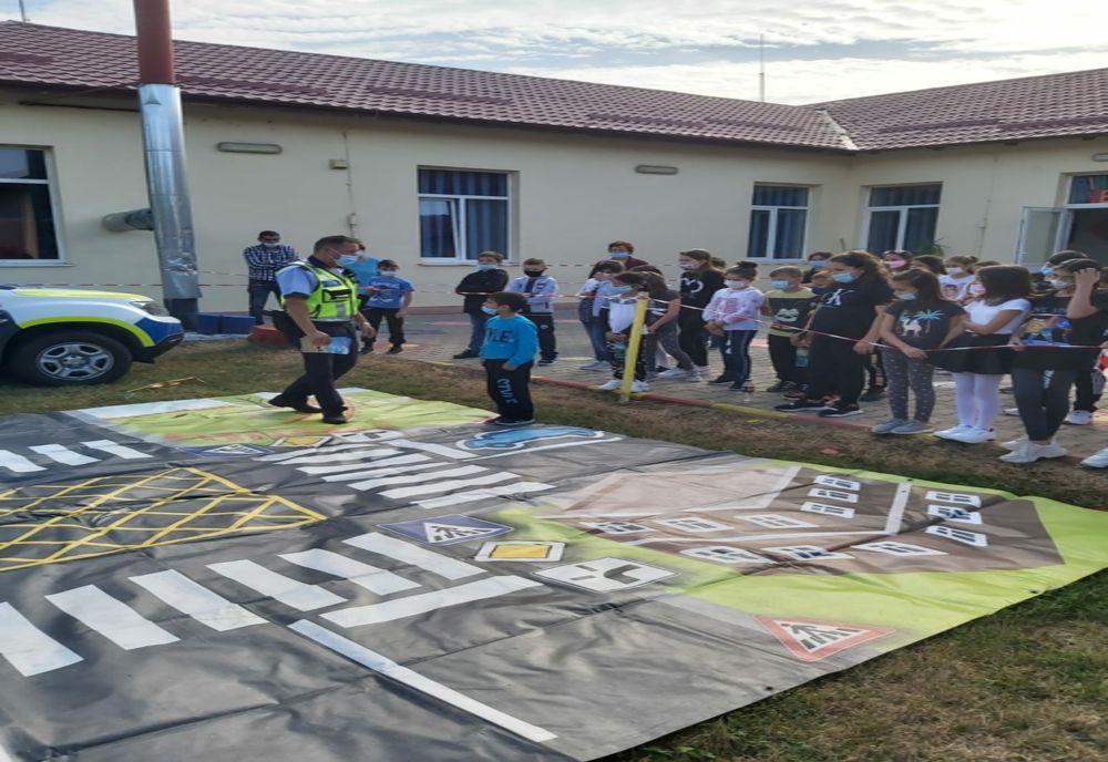 Polițiștii rutieri, activități cu elevii din Grădiștea