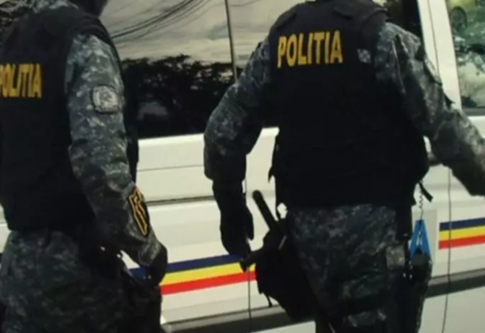 Bătăuși săltați de polițiști