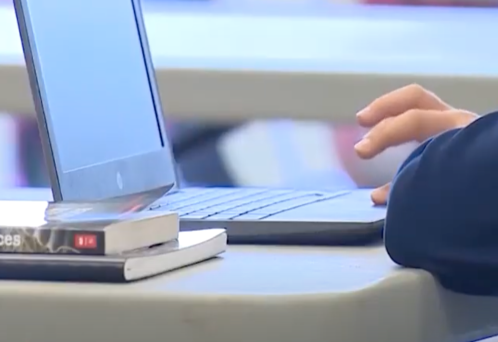 340  de elevi și preșcolari din Călărași, confirmaţi cu COVID-19. Zeci de clase învaţă în sistem online