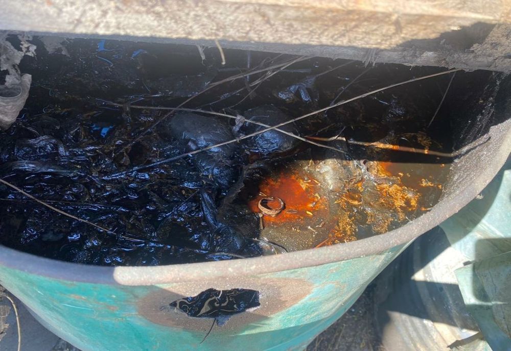 FOTO  „BOMBĂ” ecologică, descoperită în județul Călărași. Polițiștii au confiscat 23.000  de litri de ulei