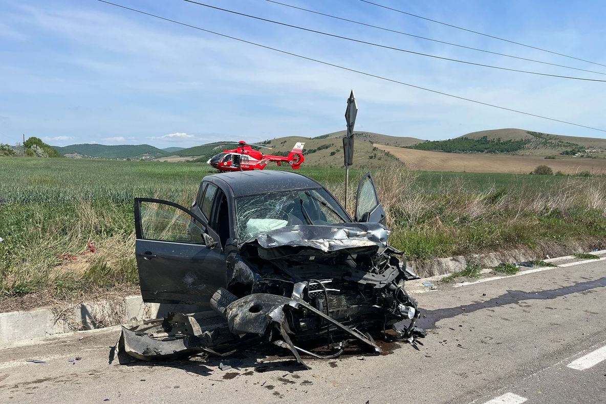 VIDEO FOTO Accident teribil - Trei ucraineni răniți.Intervine elicopterul SMURD