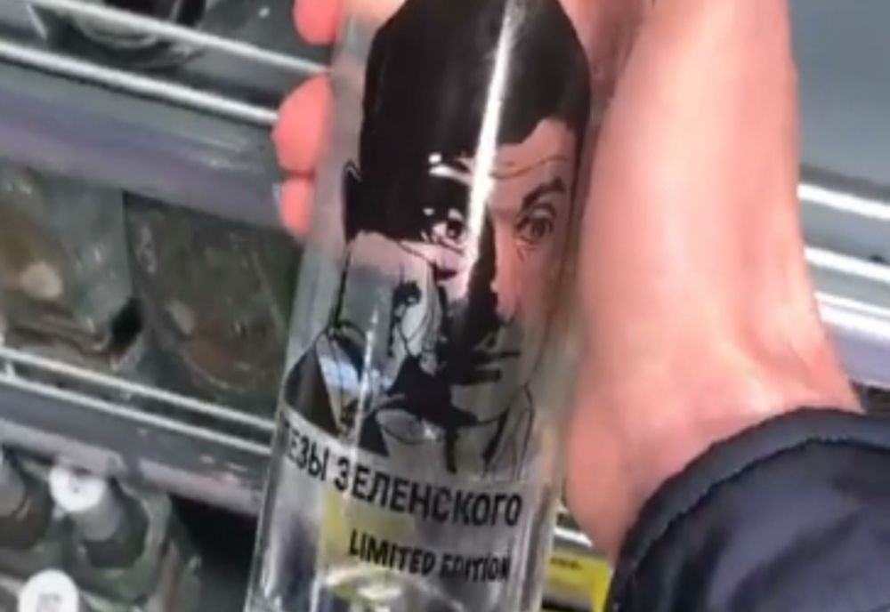 Rușii se îmbată cu "Lacrimile lui Zelenski"! Noua băutură din supermarket-uri care face furori