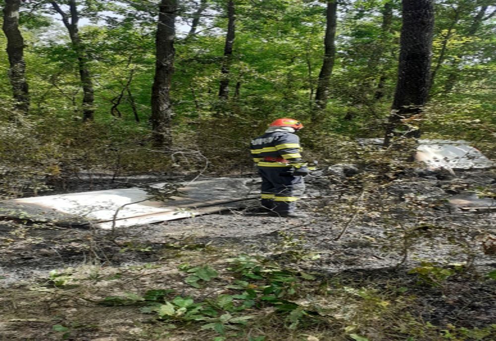 Aeronavă de mici dimensiuni, prăbuşită în judeţul Giurgiu. Două persoane au fost găsite carbonizate