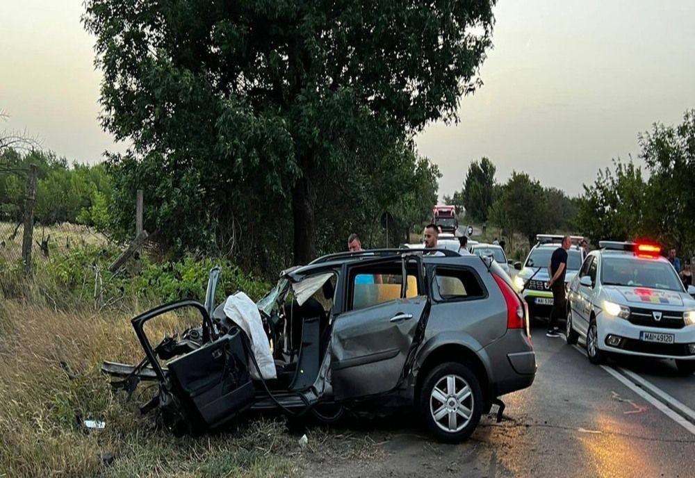 Cine sunt tinerii care au murit împreună cu fiicele lor de 6 și 11 ani în teribilul accident din Frumușani 