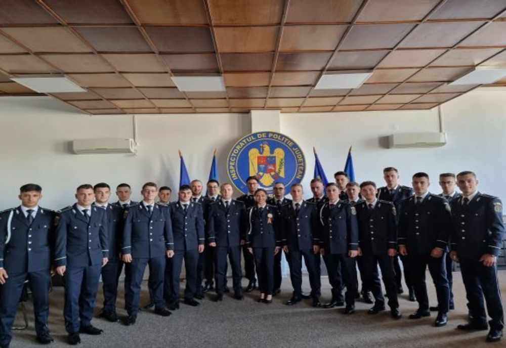 Peste 20 de absolvenți ai școlilor de agenți și-au început cariera de polițist în Călărași