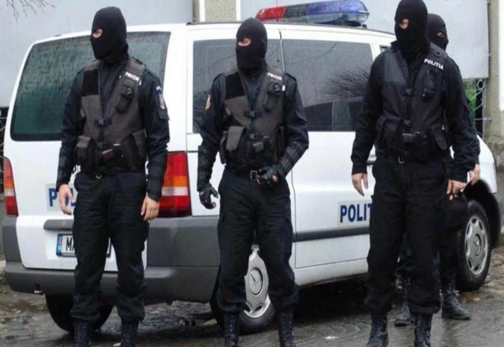 FOTO Percheziții de amploare la Dragalina. Ce au găsit polițiștii