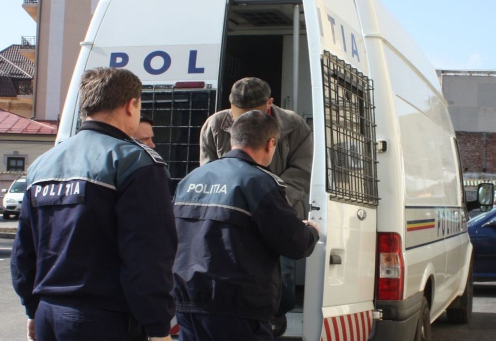 Scandalagii reținuți de polițiști 