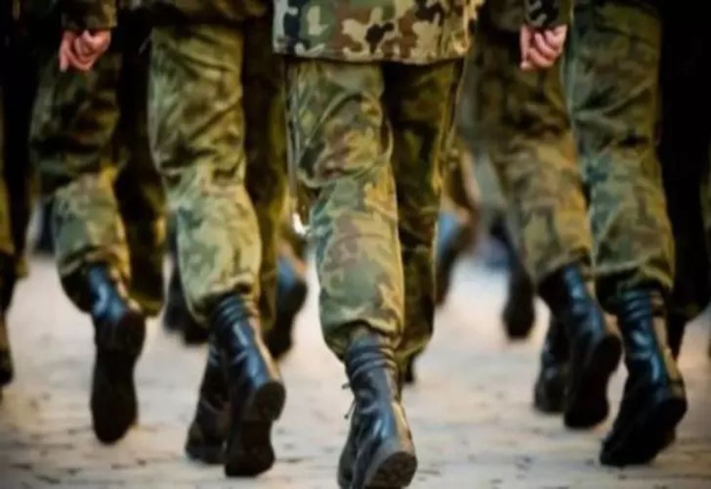 Cresc salariile și soldele militarilor și polițiștilor. Vezi câți bani ia un general și câți un sergent