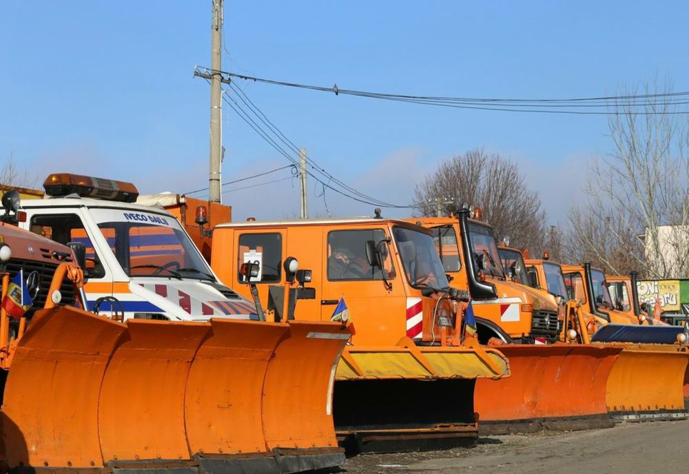 Utilajele pentru deszăpezire sunt pregătite în Călărași