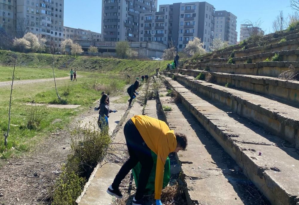 STUDENȚII DAU TONUL SCHIMBĂRII DE ZIUA MONDIALĂ A APEI