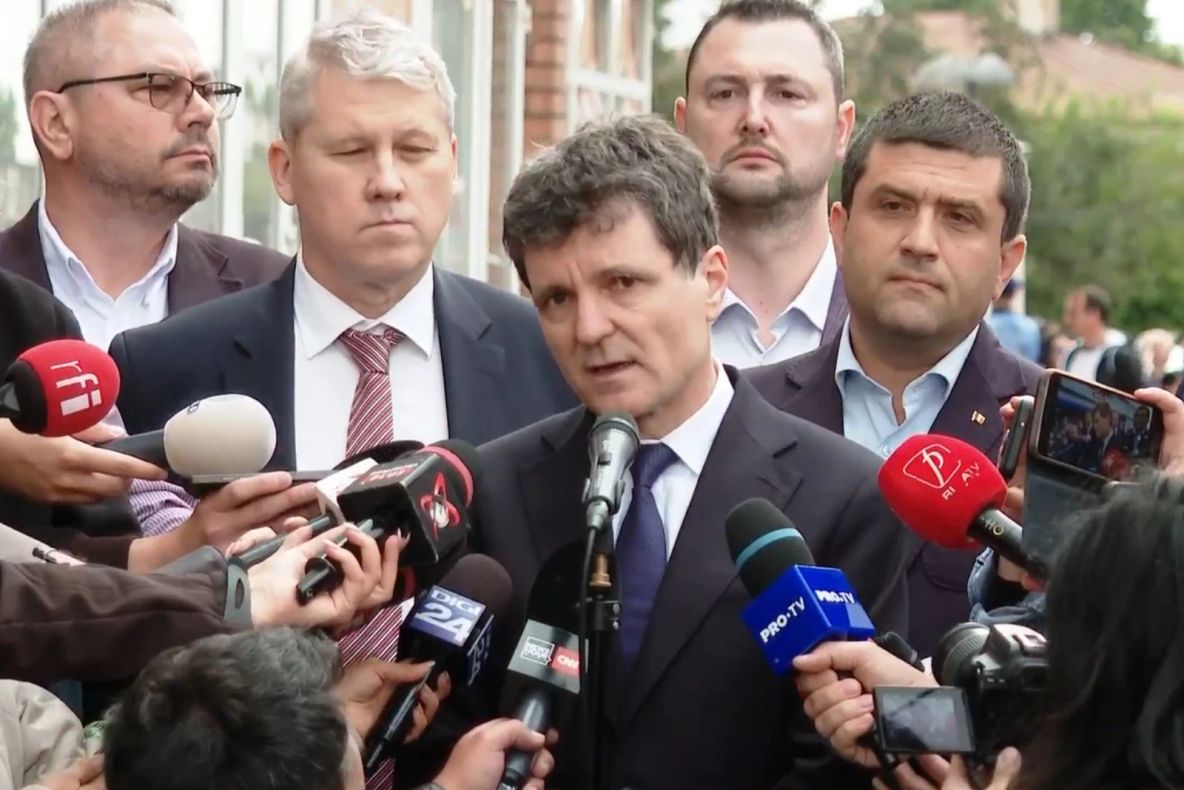 Tensiune maximă la locul tragediei din Galați! Nicușor Dan, huiduit de localnici