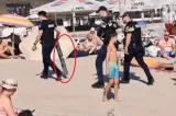 Alertă pe litoral! Fragment de dronă, scos din mare de o turistă: ce a făcut cu el
