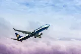 Ryanair avertizează că prețurile biletelor de avion vor crește semnificativ și reduce mai multe rute