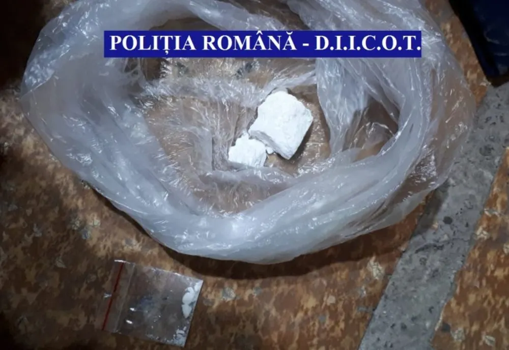Flagrant delict și percheziții pe raza județelor Călărași și Ialomița, într-un dosar de trafic de droguri de mare risc