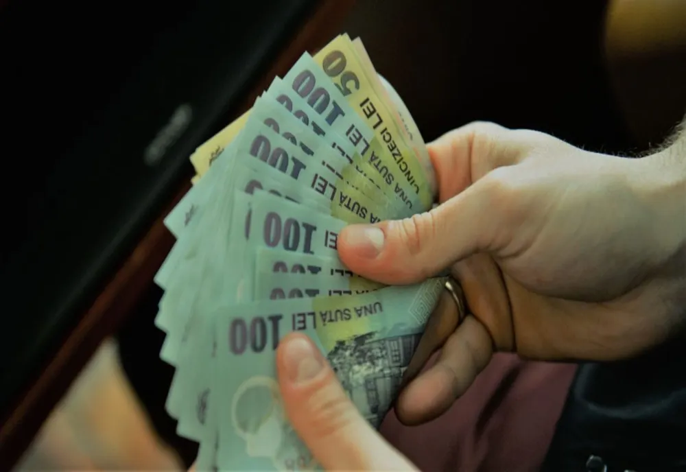 Stimulente financiare pentru elevii care au luat 10 la examenele naționale. Câți bani vor primi