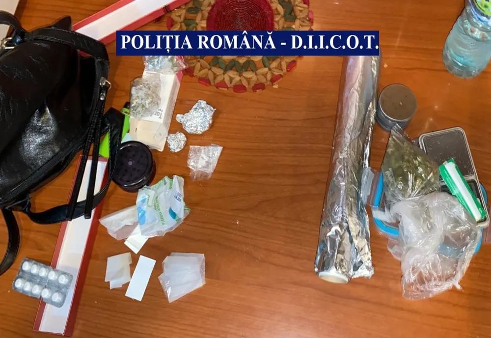 FOTO| Prinși în flagrant cu droguri de mare risc