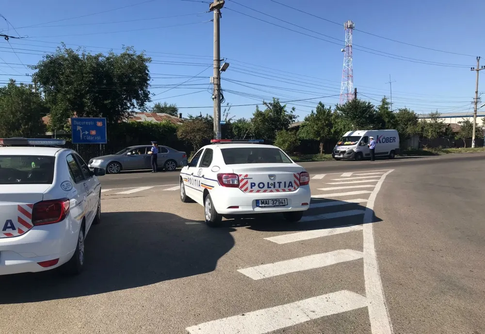 Amenzi date pe bandă rulantă și permise reținute de polițiștii călărășeni