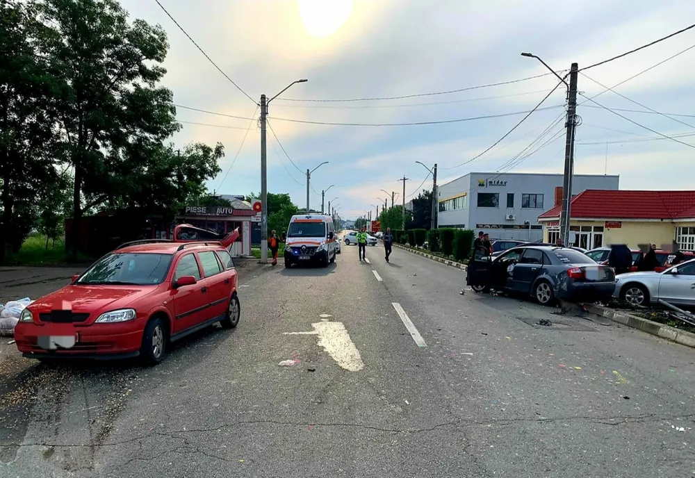 Carambol cu trei mașini în Ialomița. Copil de 3 ani rănit