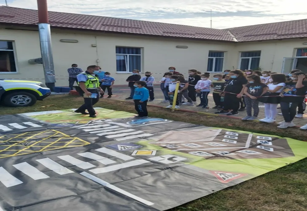 Polițiștii rutieri, activități cu elevii din Grădiștea