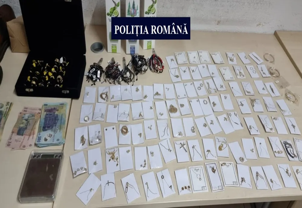 Contrabandist de bijuterii prins în trafic