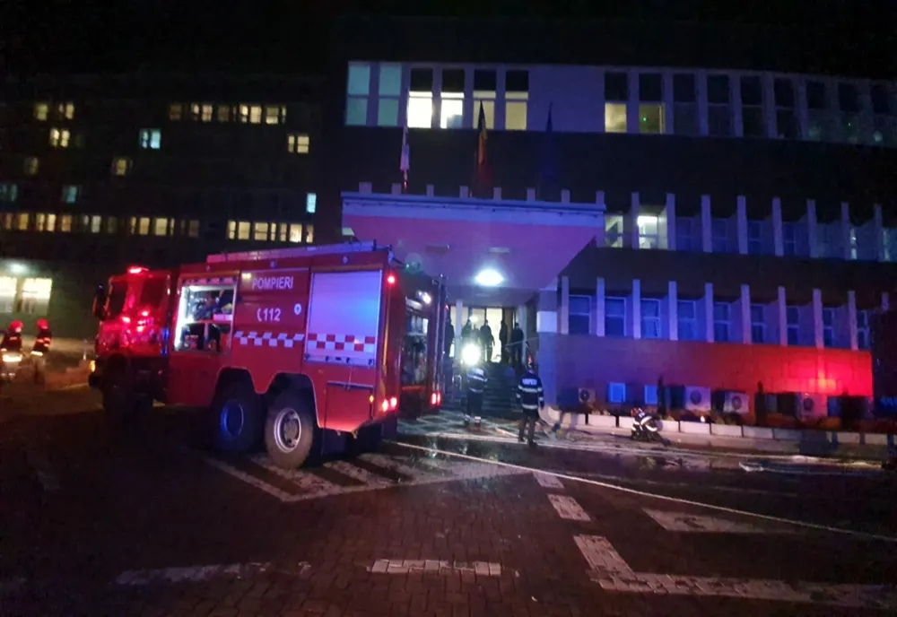 Plan Roșu de intervenție la Spitalul Județean din Suceava: pacienți evacuați în miez de noapte din cauza unui incendiu - VIDEO