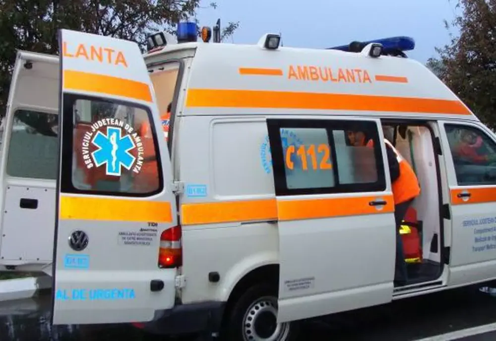 S-a aruncat dezbrăcat de la etajul doi al unui bloc din Călărași