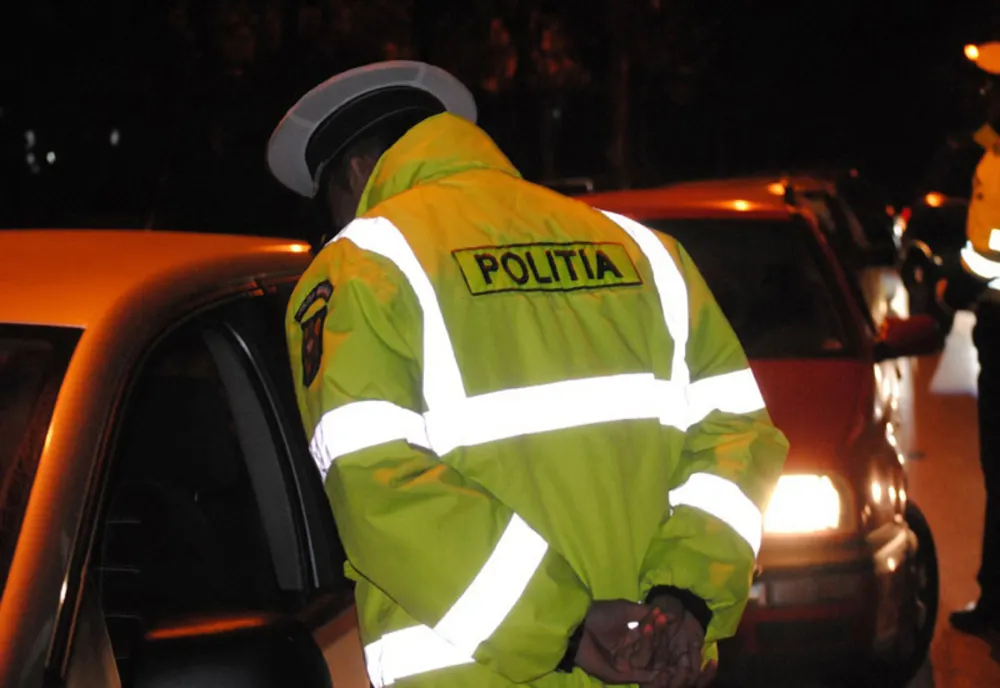Amețit la volan din cauza consumului de droguri, trezit de polițiști