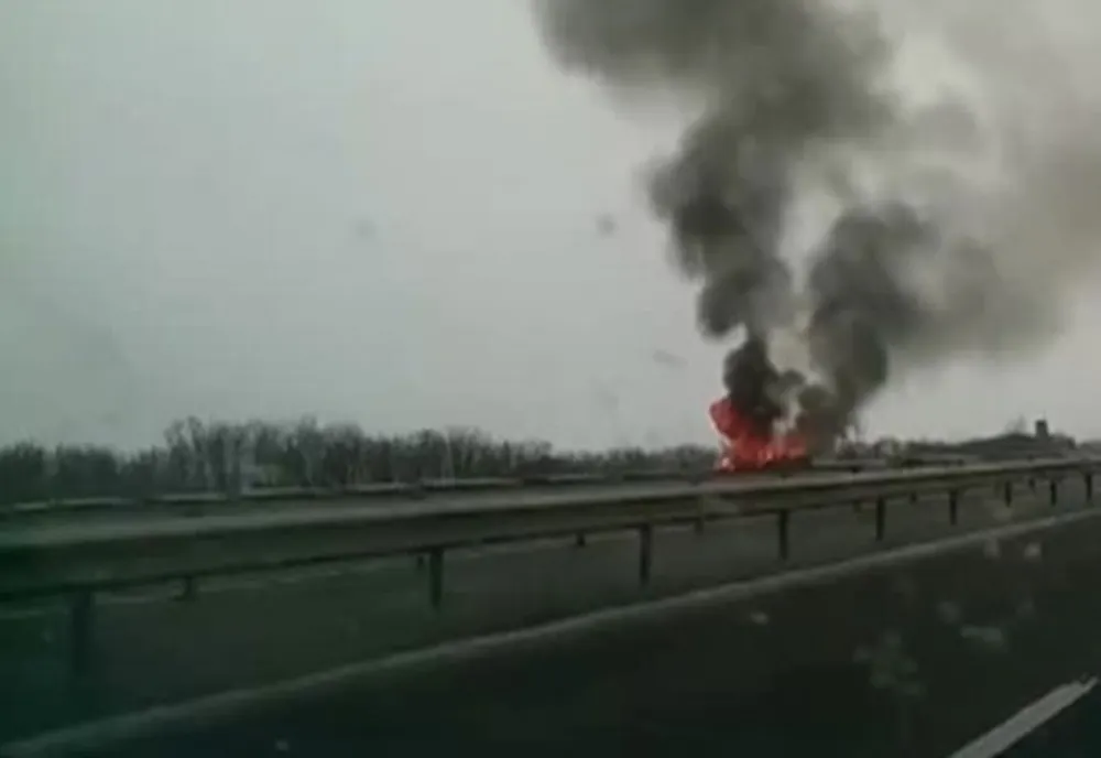 Mașină în flăcări pe Autostrada București - Constanța