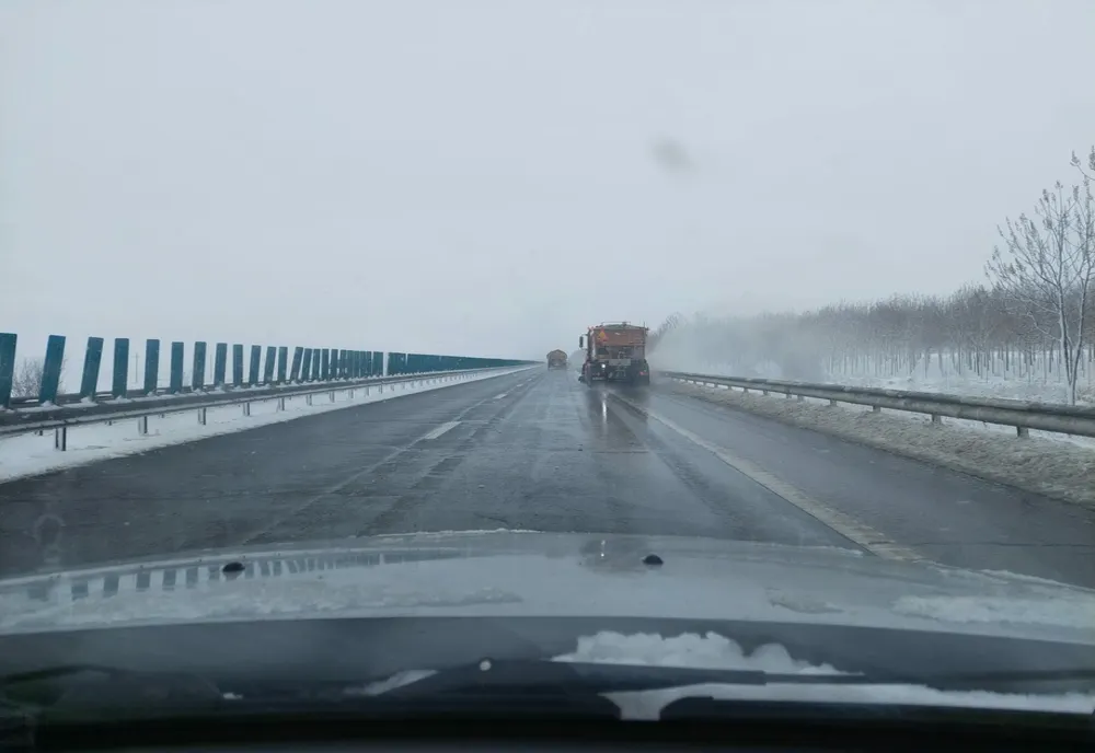 Se circulă în condiții de iarnă în Călărași. Situația drumurilor