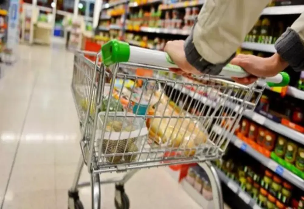 Cât cheltuiește un român pe alimente? Cine sunt săracii Europei