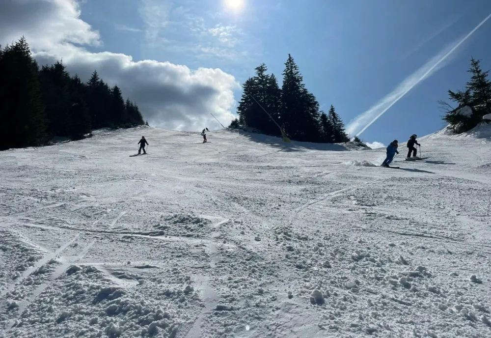 CONDIȚII EXCELENTE, ÎN WEEKEND, PENTRU PRACTICAREA SPORTURILOR DE IARNĂ ÎN POIANA BRAȘOV
