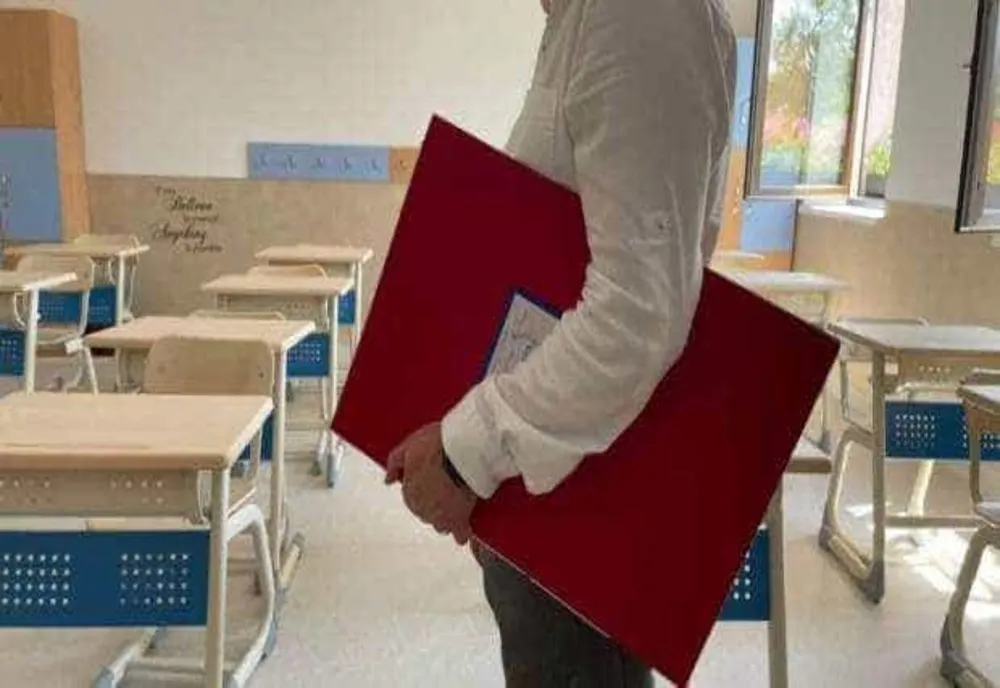 MINISTERUL EDUCAŢIEI: 98,6% DINTRE PROFESORII TITULARI RĂMÂN LA ACELEAŞI ŞCOLI, ÎN URMA CREŞTERII NORMEI DIDACTICE