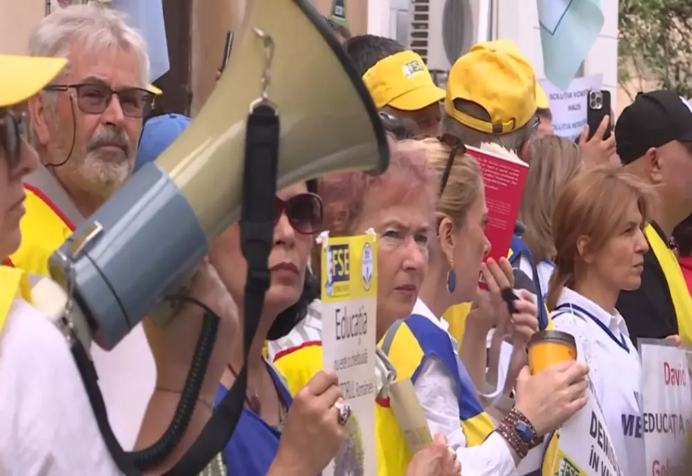 O NOUĂ ZI DE PROTESTE ÎN FAȚA MINISTERULUI EDUCAȚIEI